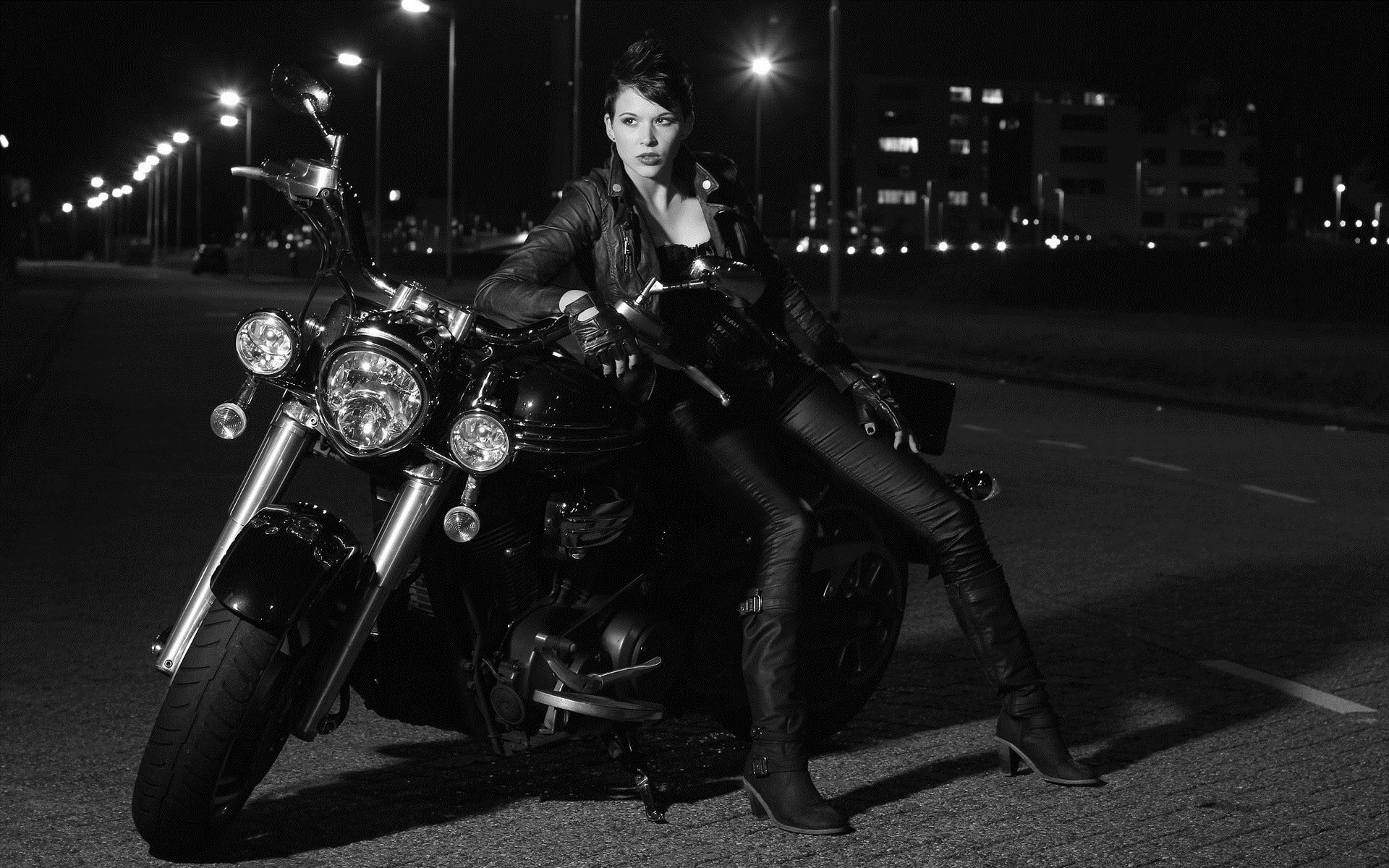 Photo Beautiful girls and motorcycles in Lanzhou