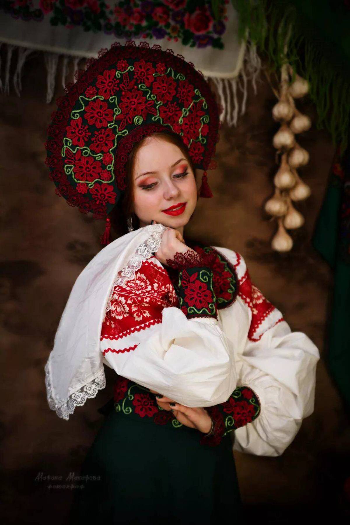 Women in Slavic costumes underwear in Lanzhou