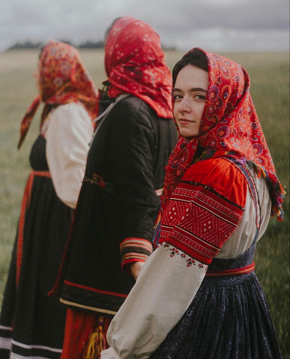 Women in Slavic costumes in Lanzhou