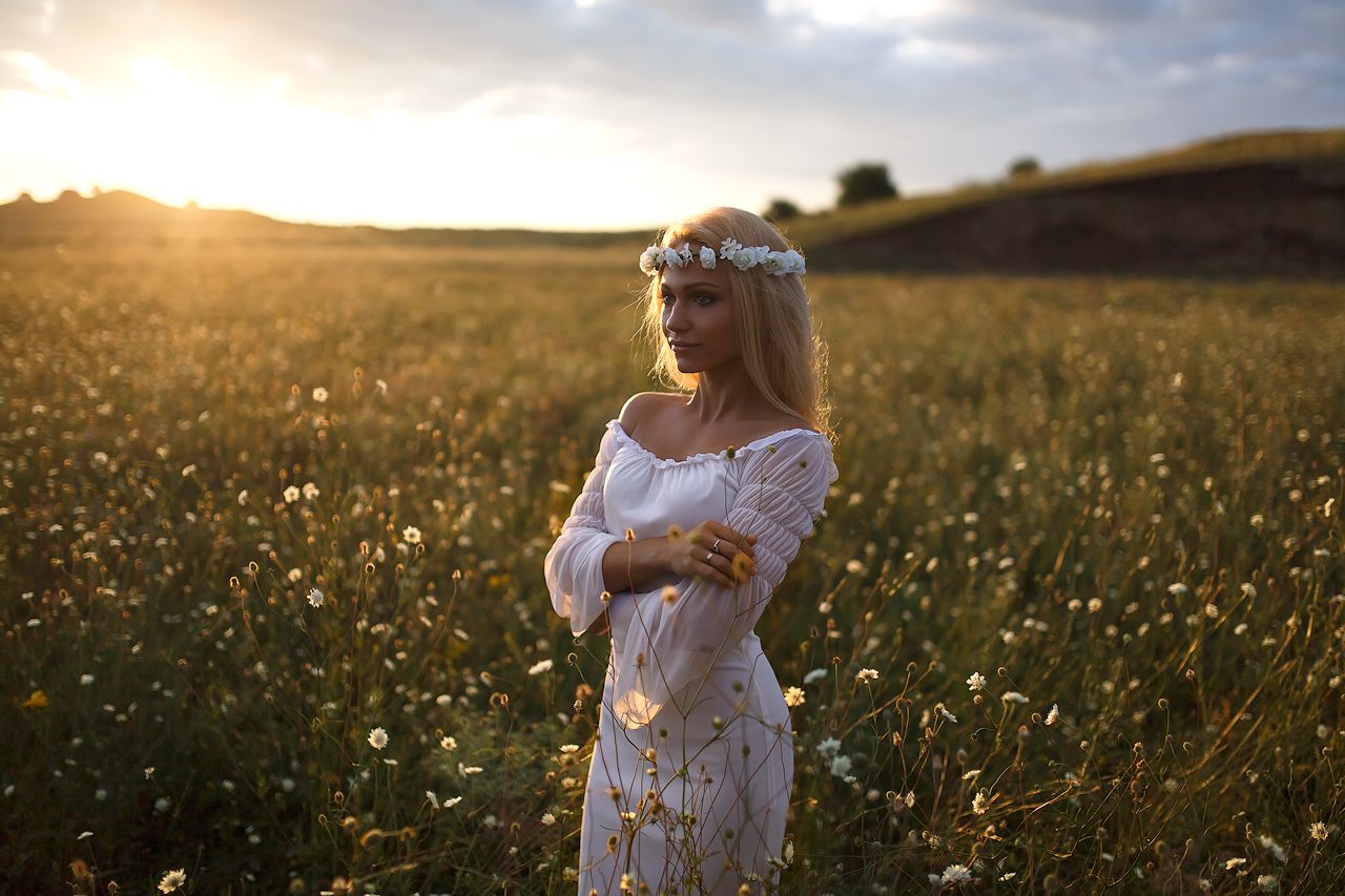 Girls in Slavic costumes in Lanzhou
