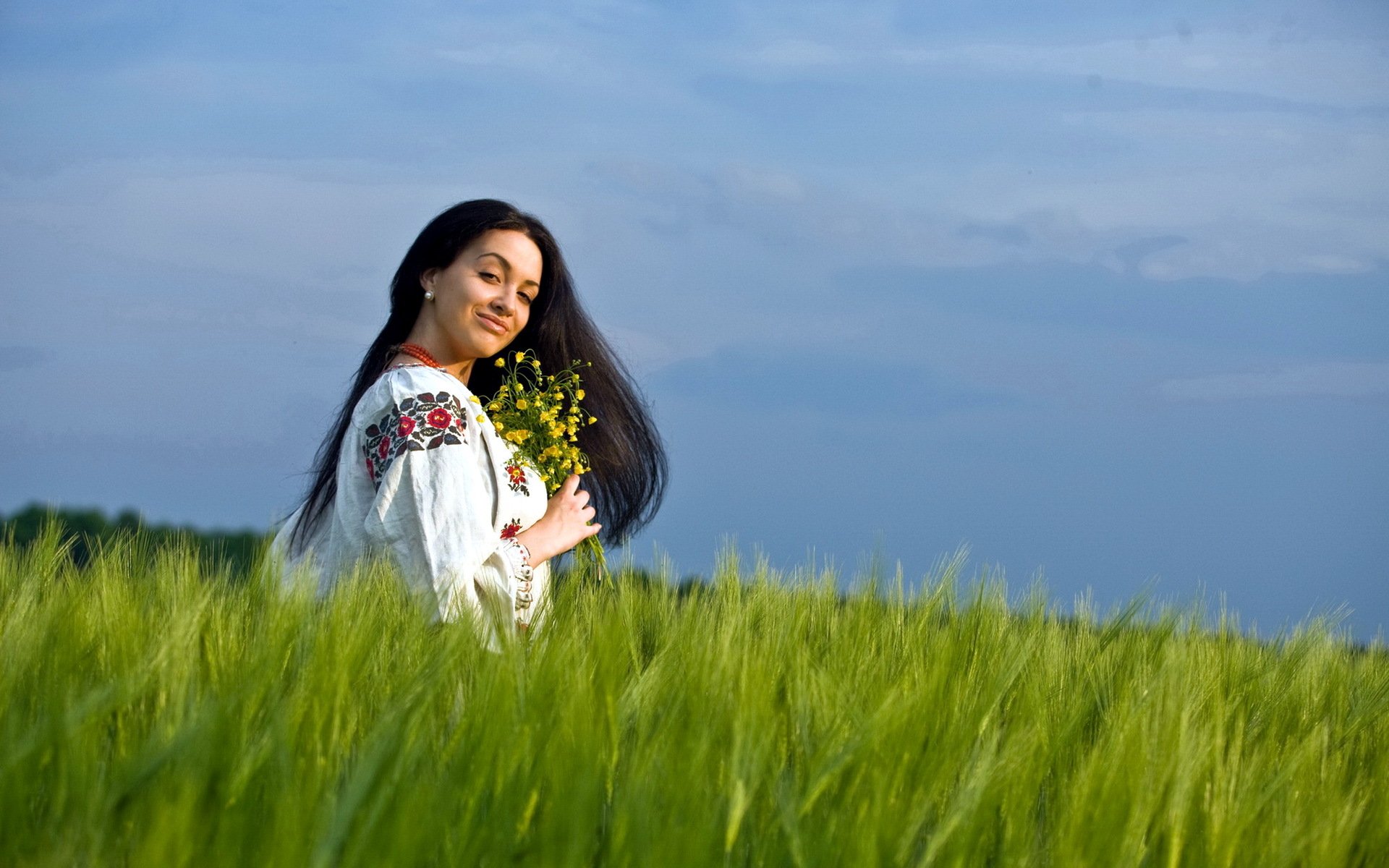 Girls in Slavic costumes in Lanzhou