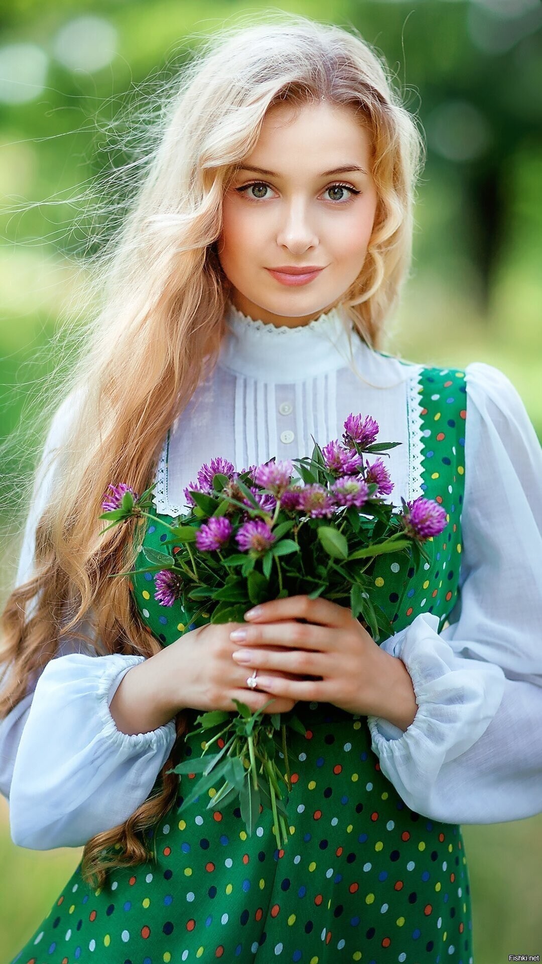 Girls in Slavic costumes in Lanzhou
